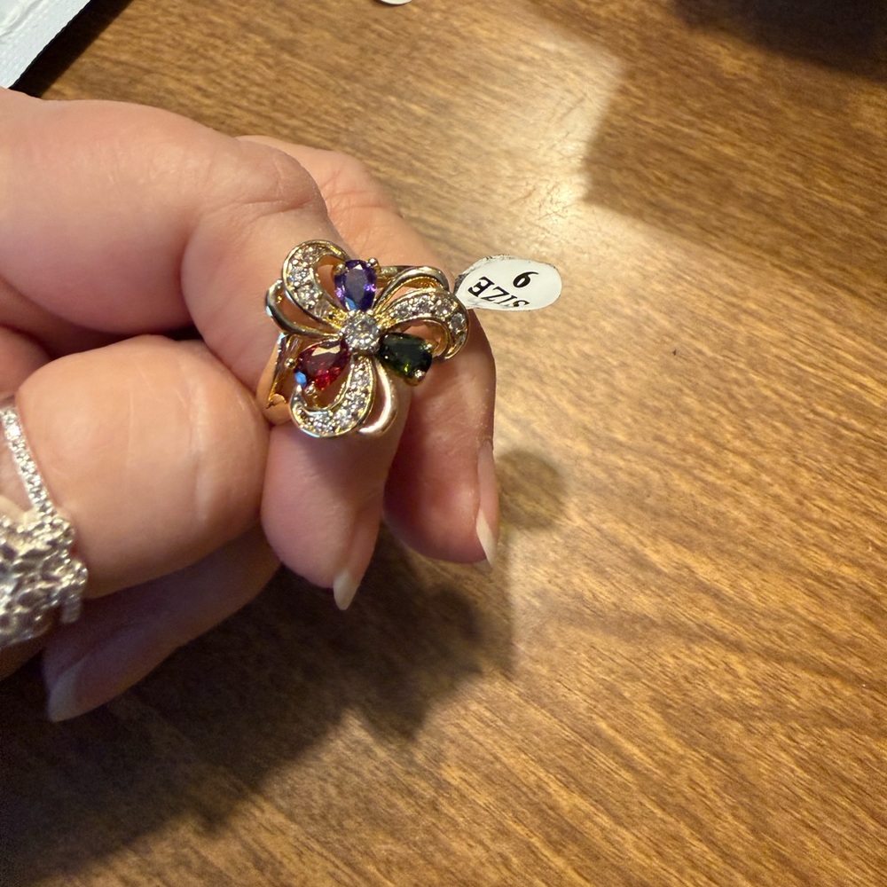 Elegant Gold and Multicolor Gemstone Flower Ring